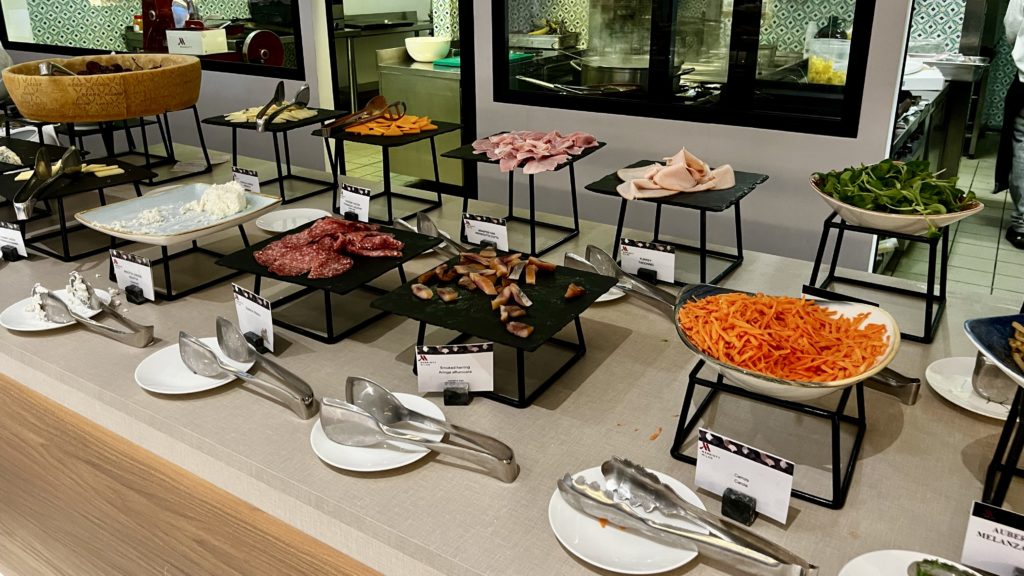 Un buffet froid au petit déjeuner
