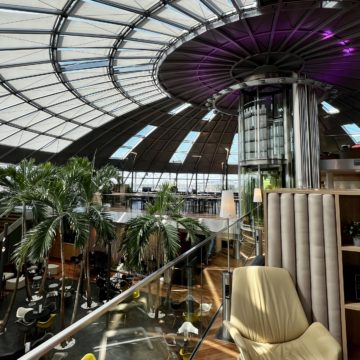 Un salon d'aéroport Skyview Lounge by Aspire à l'aéroport de Bâle Mulhouse